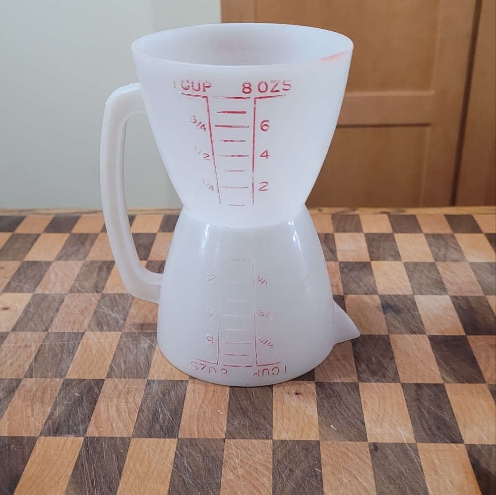 Tupperware Wet/Dry measurer.